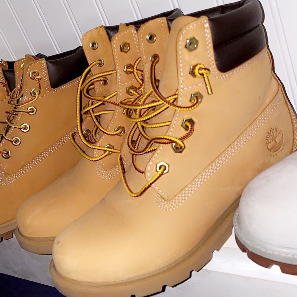 Super cute original colored timberlands !